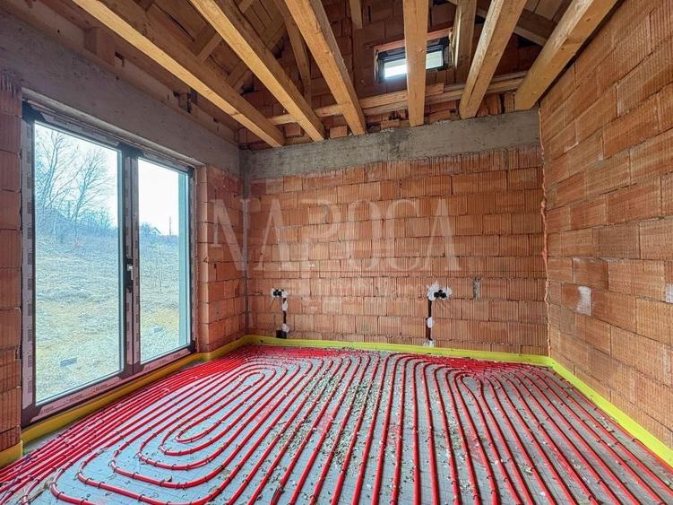 Casă individuală cu 4 camere cu Teren 354 Mp în Sălicea