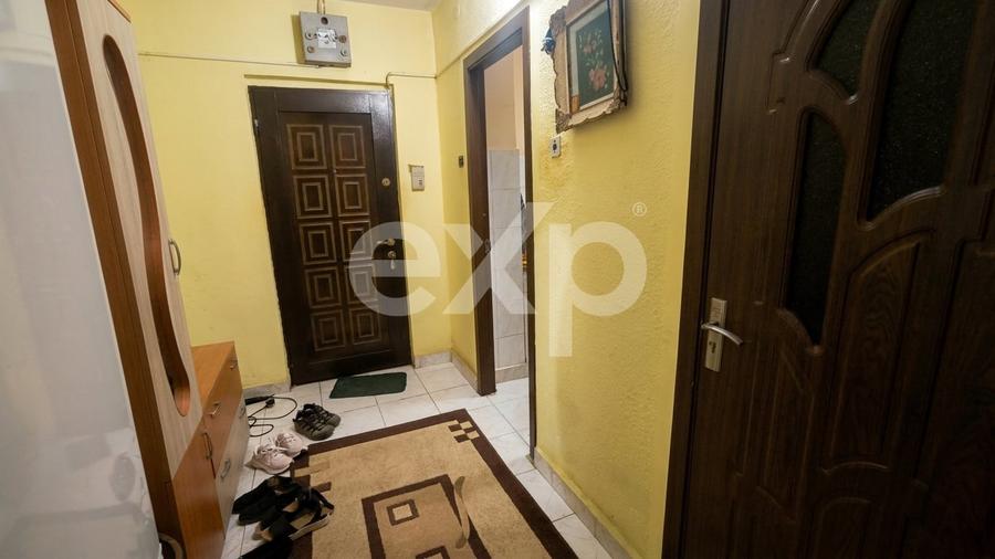 Apartament cu 3 camere semidecomandat în Negru Vodă