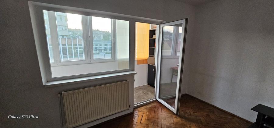 Apartament cu 3 camere nedecomandat în Stana