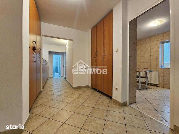 Apartament cu 3 camere decomandat în Micro 11