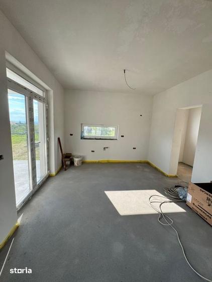 Casă cu 4 camere cu Teren 694 Mp în Mara