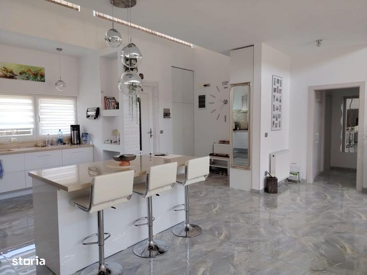 Casă cu 4 camere cu Teren 487 Mp în Vladimirescu