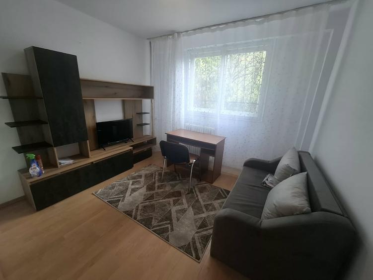 Apartament decomandat în Drumul Taberei