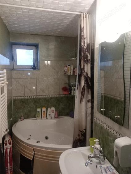 Apartament cu 4 camere decomandat în Dărmănești