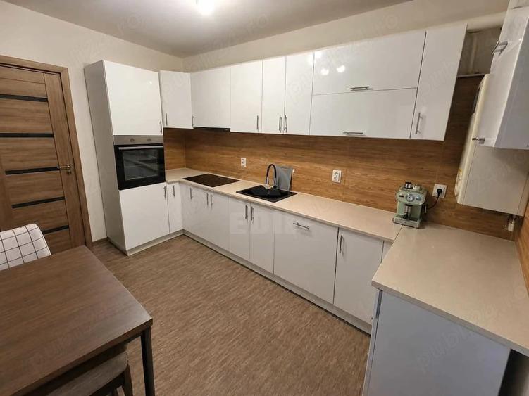 Apartament cu 3 camere decomandat în Florești