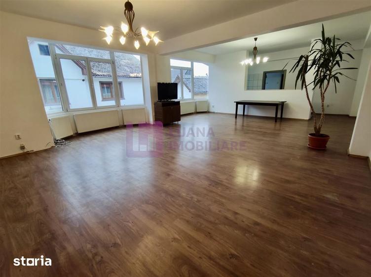 Casă cu 7 camere cu Teren 1540 Mp în Turnișor