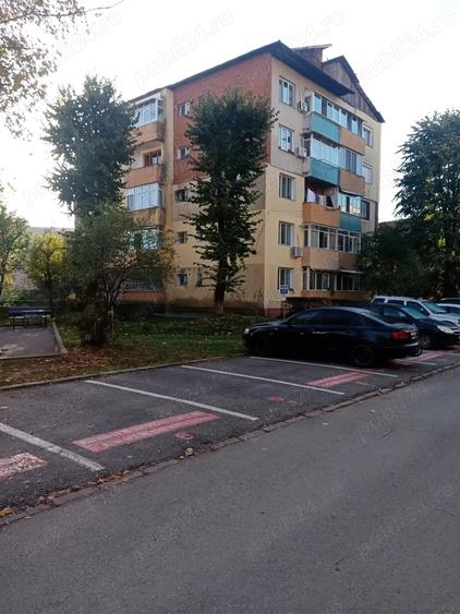 Apartament cu 2 camere semidecomandat în 1 Mai