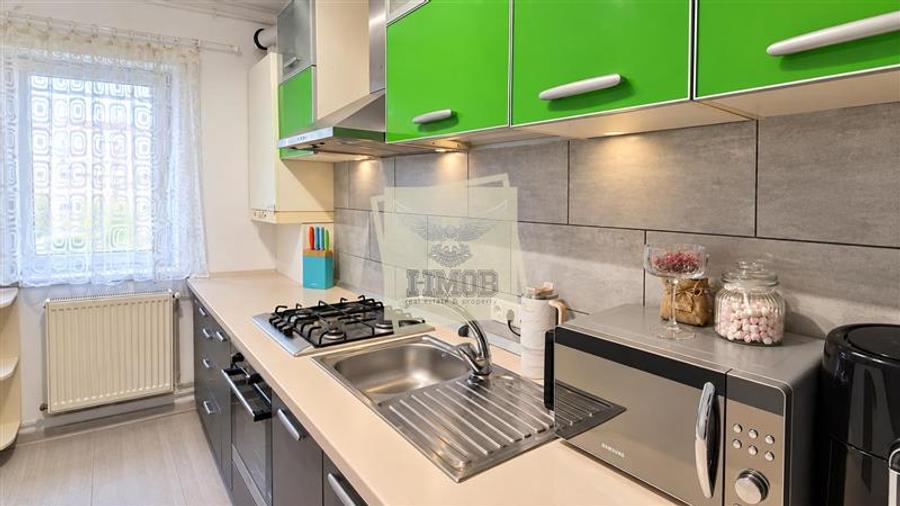 Apartament cu 3 camere decomandat, mobilat în Central