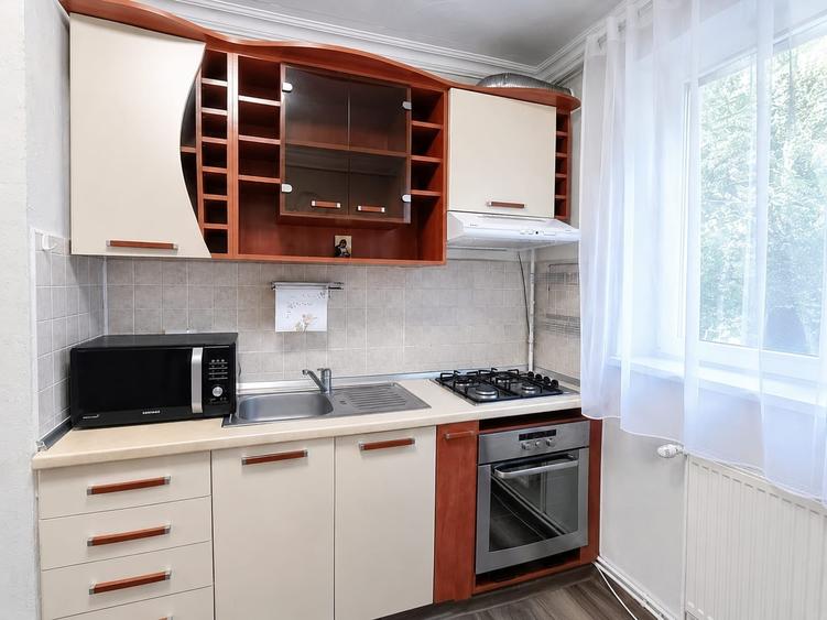 2 camere decomandat, Etaj 1 , Brașovul Vechi – Str. Simion Bărnuțiu - 12