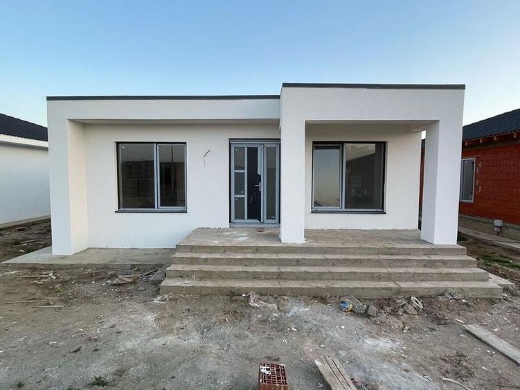 Casă cu 3 camere în Sântandrei