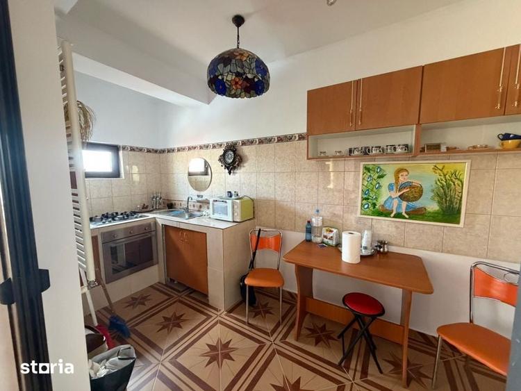 Apartament cu 5 camere semidecomandat în Domenii