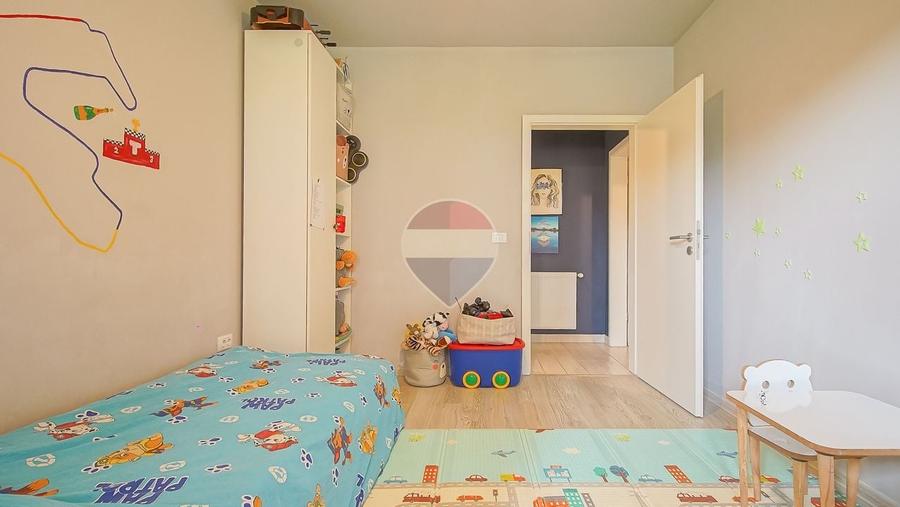 Apartament cu 3 camere decomandat, mobilat în Tractorul