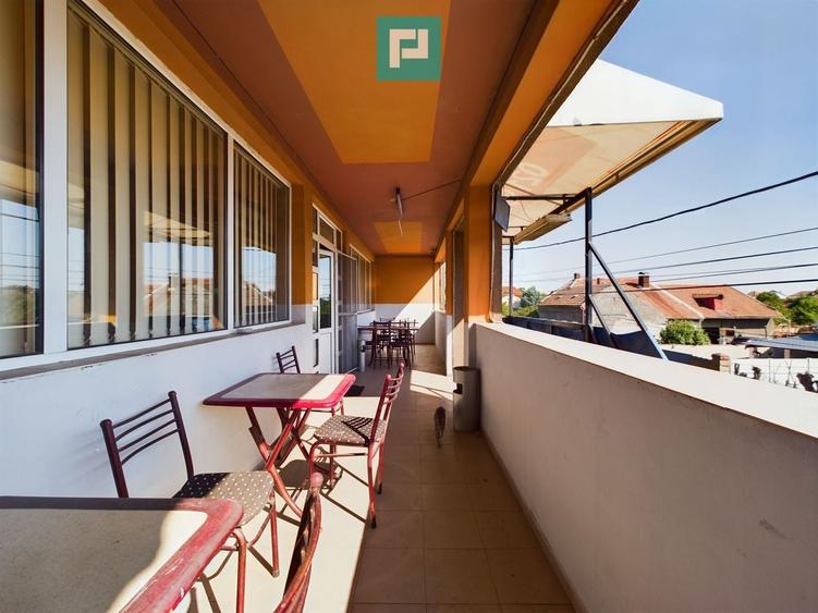 Casă individuală cu 8 camere cu Canalizare în Pârneava