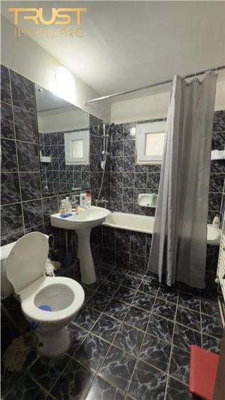 Apartament cu 3 camere decomandat în Plopilor