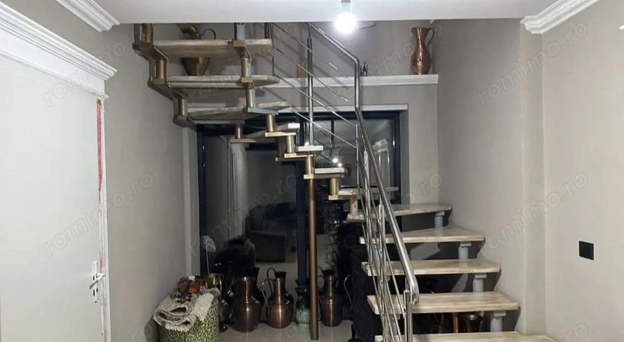 Casă cu 8 camere cu Teren 750 Mp în Central