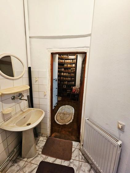 Casă individuală cu 7 camere cu Canalizare în Ultracentral