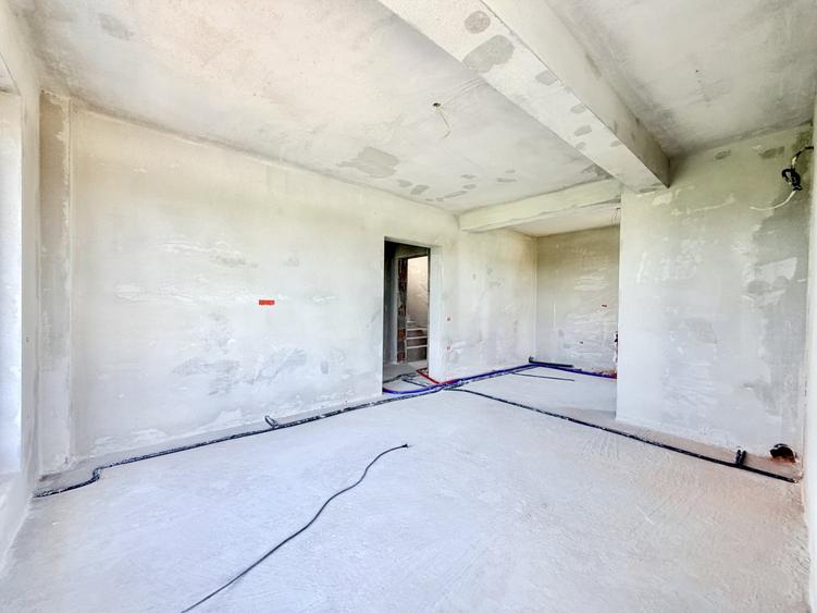 Apartament cu 2 camere semidecomandat în Moșnița Nouă