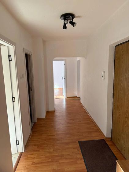 Apartament cu 3 camere decomandat în Vitan