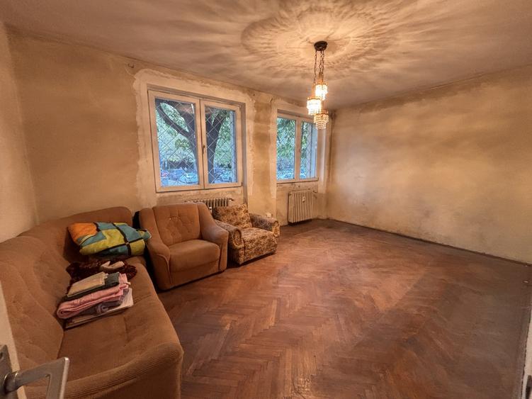 Apartament cu 3 camere decomandat în Ștefan cel Mare