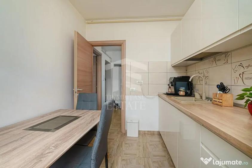 Apartament cu 3 camere decomandat în Titan