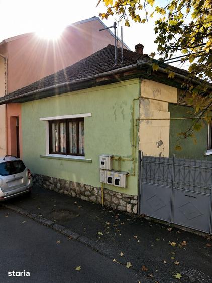 Casă cu 2 camere cu Teren 400 Mp în Libertății