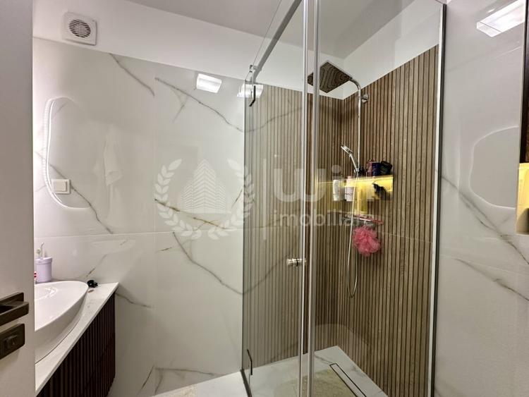 Apartament cu 4 camere semidecomandat, mobilat în Zorilor