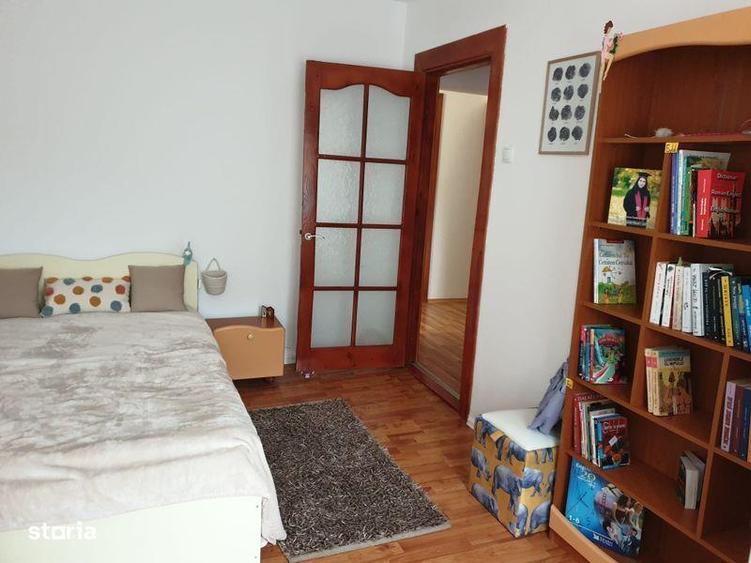 Apartament cu 3 camere decomandat în Conțești