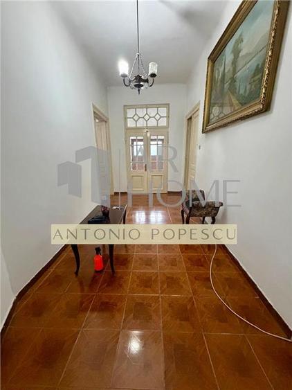 Casă individuală cu 4 camere cu Teren 285 Mp în Central