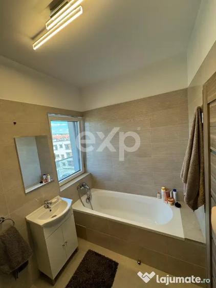 Apartament cu 3 camere semidecomandat în Între Lacuri