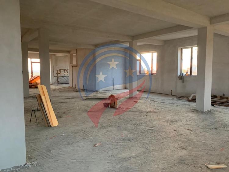 Spațiu comercial, de 1,037 mp, în Cârcea