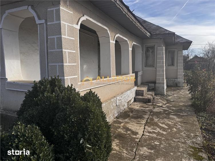 Casă cu 4 camere cu Teren 1550 Mp în Fulga