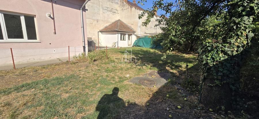 Casă individuală cu 5 camere cu Canalizare în 7 Noiembrie
