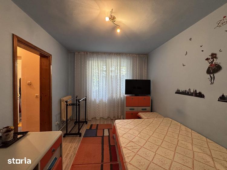 Apartament cu 3 camere semidecomandat în Central
