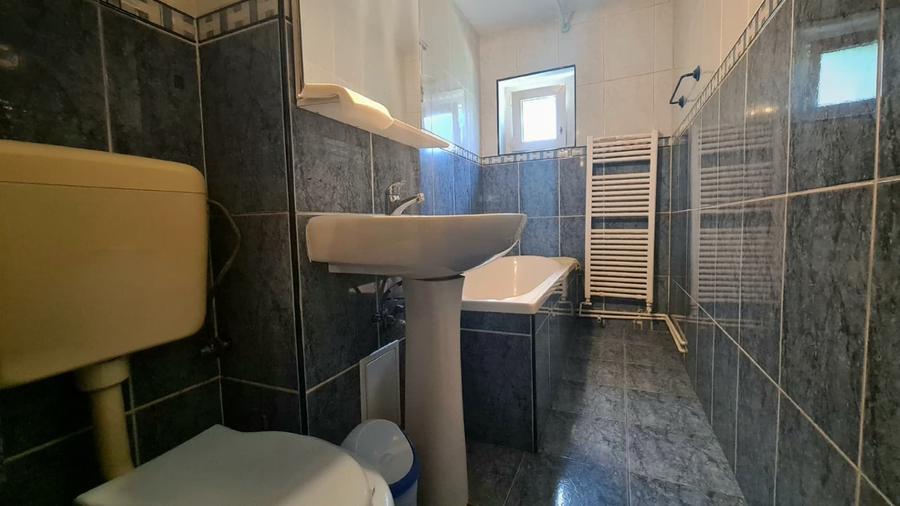 Apartament cu 3 camere decomandat în Răcădău