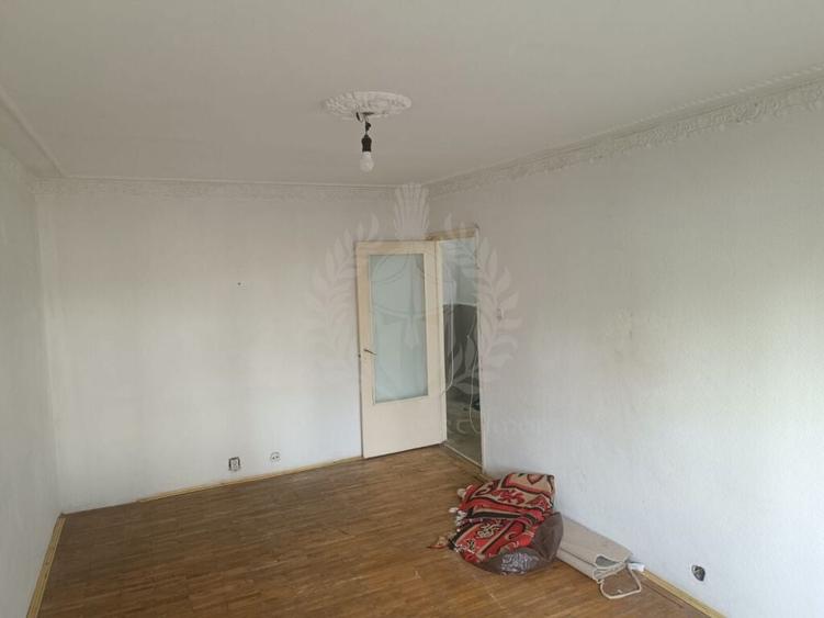 Apartament cu 3 camere decomandat în Vest