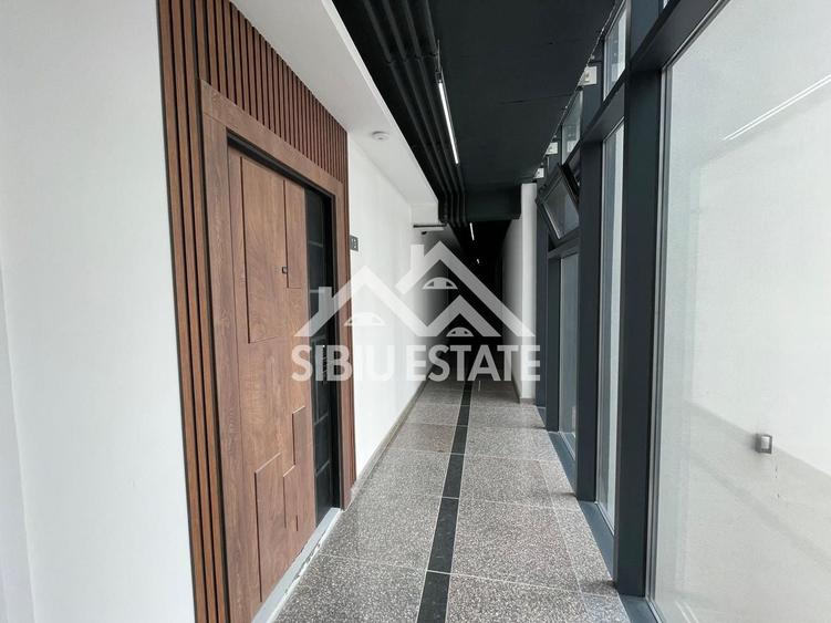 Apartament cu 2 camere semidecomandat, mobilat în Central