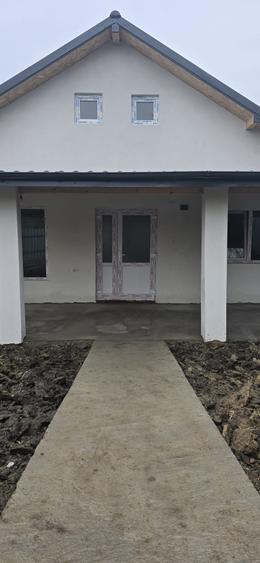 Casă cu 4 camere în Sârca