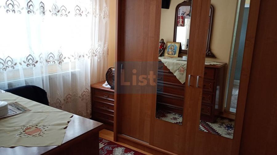 Apartament cu 3 camere semidecomandat, mobilat în Micro 40