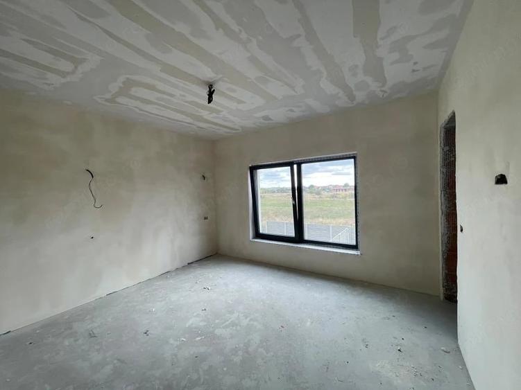 Casă cu 4 camere cu Teren 275 Mp în Giarmata