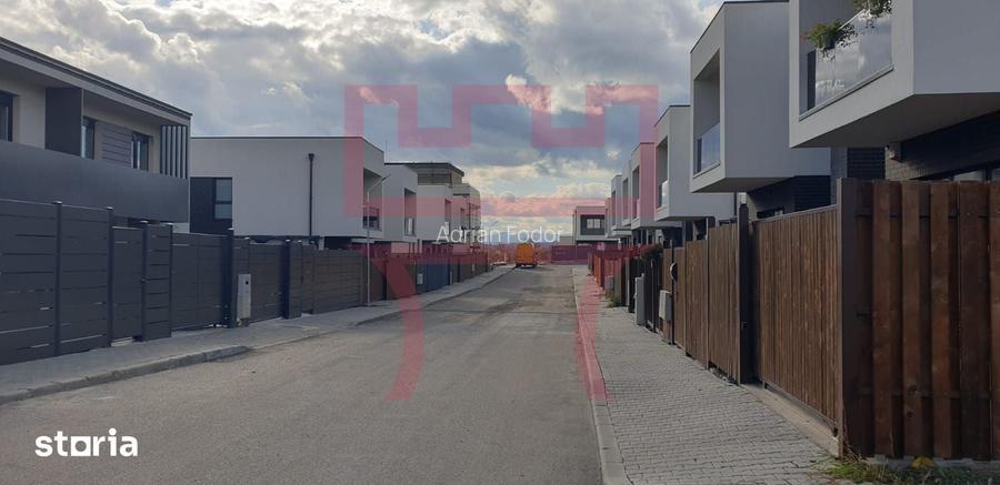 Vanzare teren 800mp cu PUZ aprobat utilitati trase si asfalt