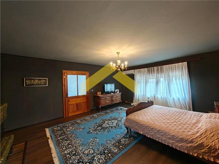 Casă individuală cu 6 camere cu Piscina în Cladova