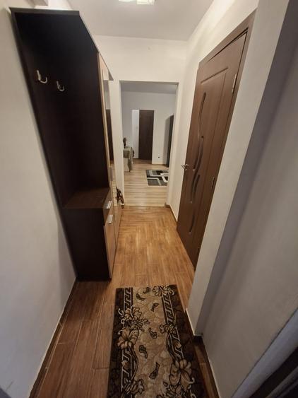 Apartament cu 3 camere semidecomandat în Alexandru cel Bun