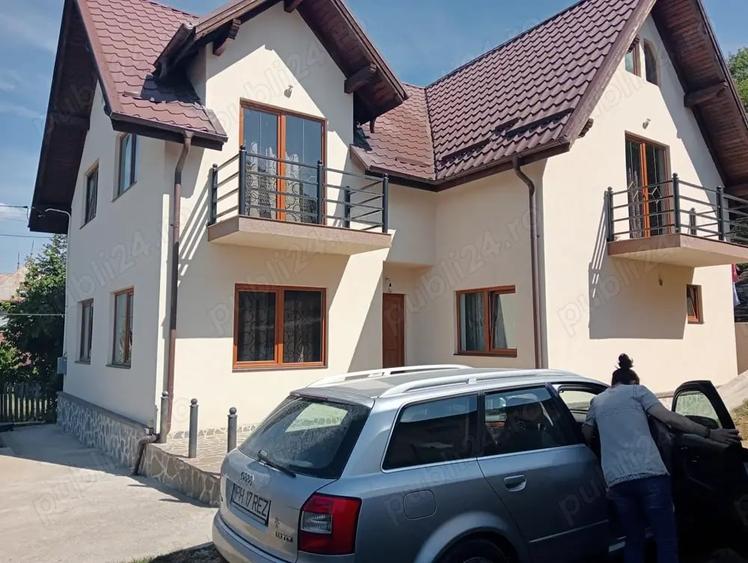 Casă cu 5 camere în Vatra Satului