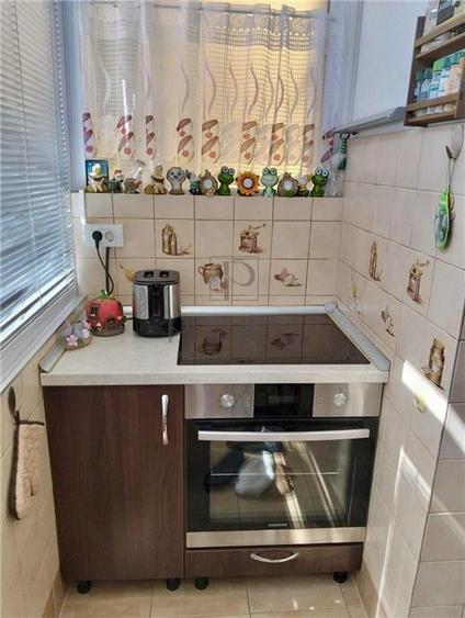 Apartament cu 2 camere semidecomandat, mobilat în Dâmbovița