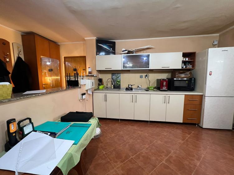 Apartament cu 3 camere decomandat în CET