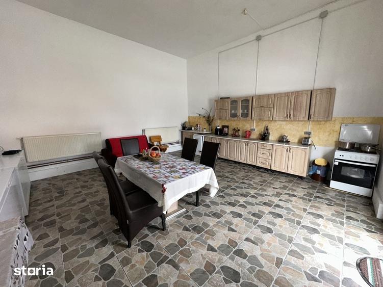 Casă cu 4 camere cu Teren 1014 Mp în Central