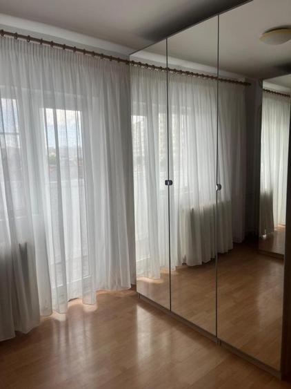 Apartament cu 3 camere decomandat în Lacul Tei