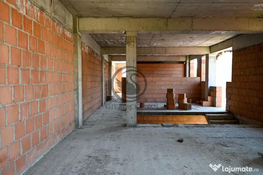 Casă cu 5 camere cu Teren 384 Mp în Central