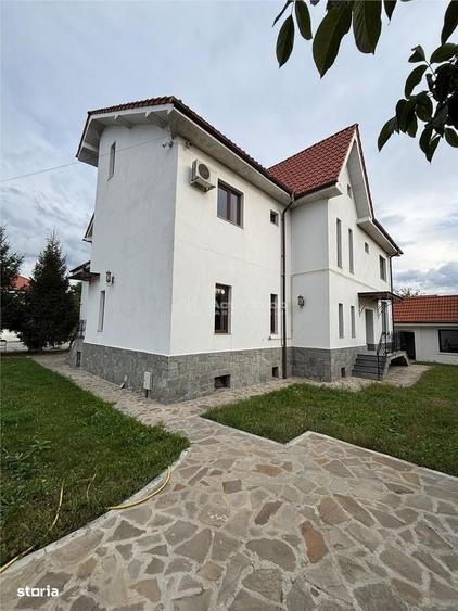 Casă cu 4 camere în Vânători