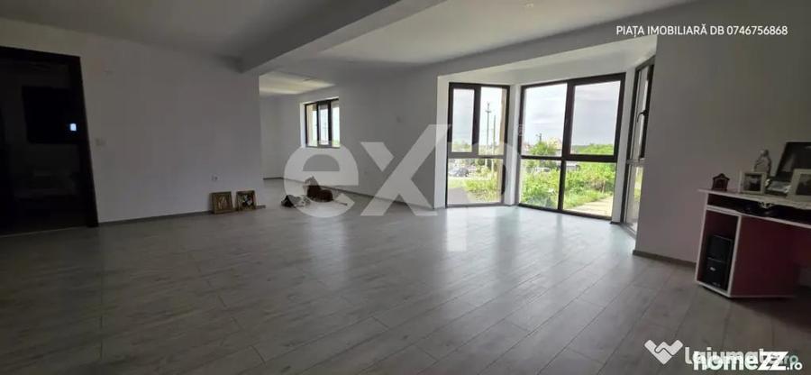 Casă cu 7 camere cu Teren 9800 Mp în Bungetu